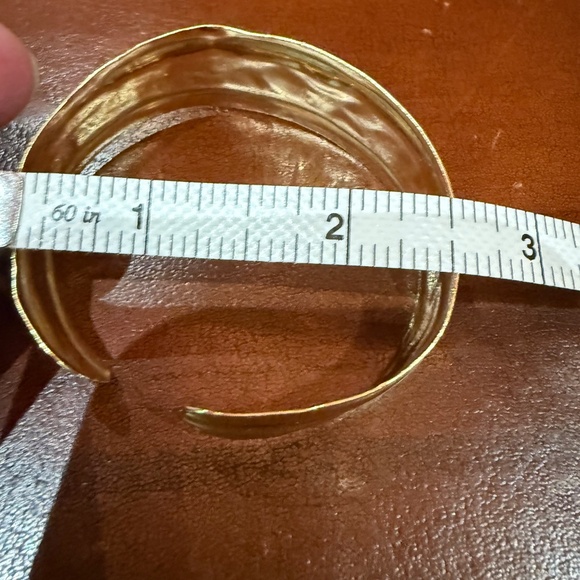 14K Gold Hammered Cuff Bracelet Stamped Italy - Picture 8 of 11